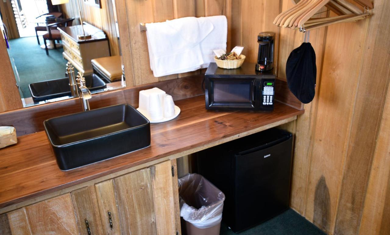 Hilltop or Ridgecrest Lodge rooms